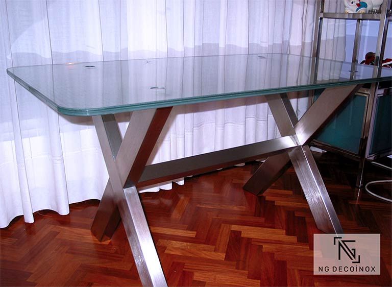 mesa diseño acero inox y cristal